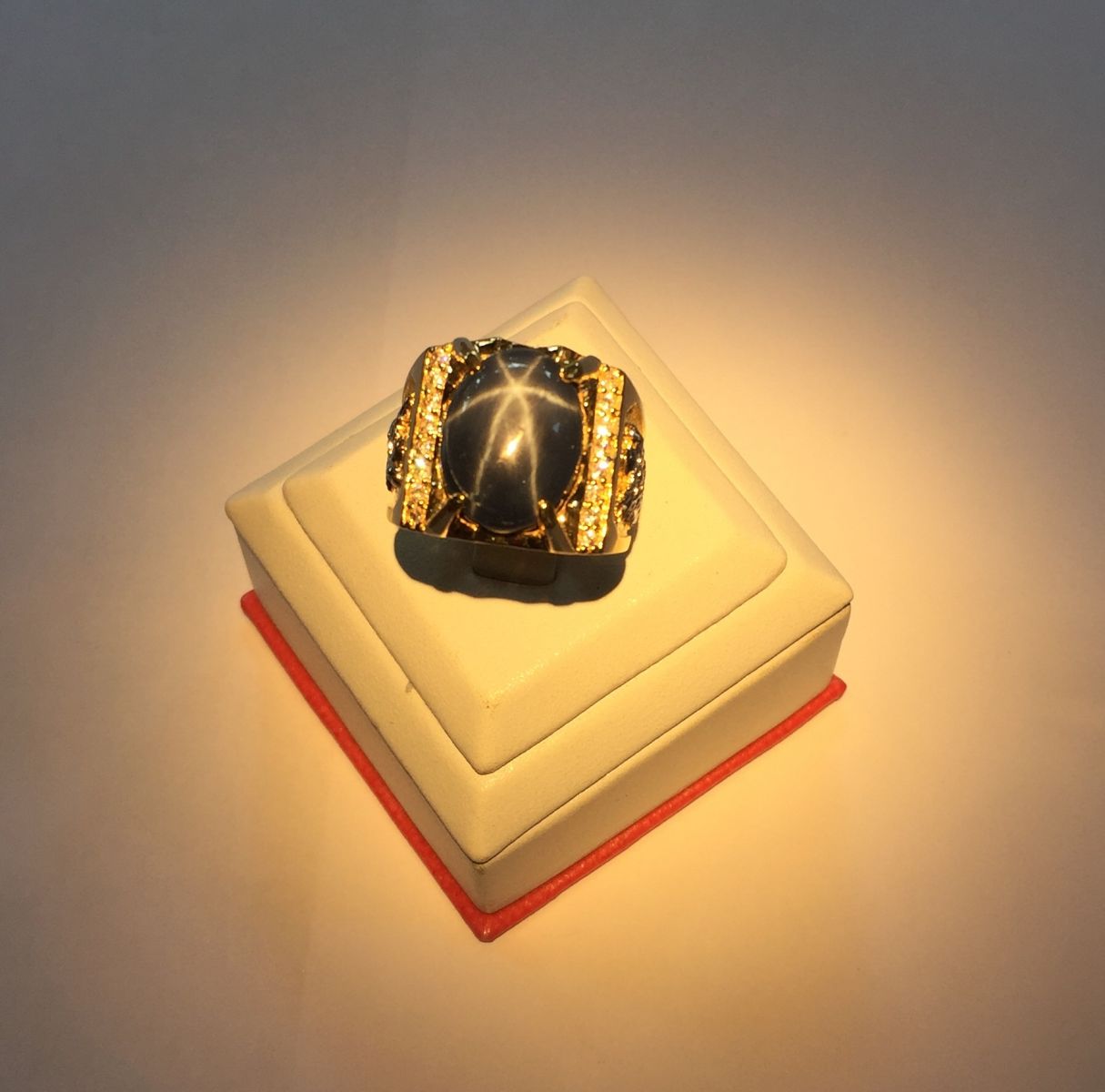 1616729561_nhan-nam-da-saphia-sao-daquyquangdong